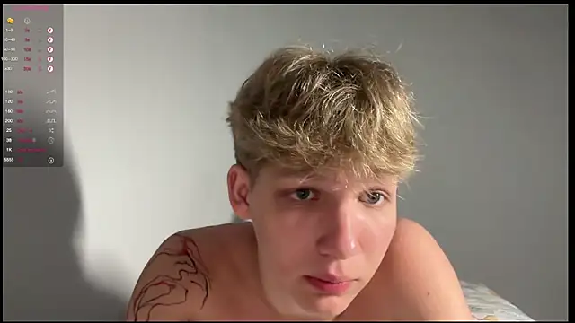 Snapshot of walter_cute chatting on March 2, 4:03 pm walter cute online show from March 2, 4:03 pm