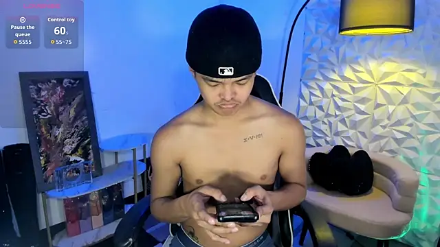 asianhugescott online show from February 19, 5:14 am