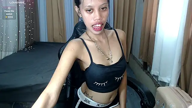 kourtneyluv  online show from October 15, 4:45 am