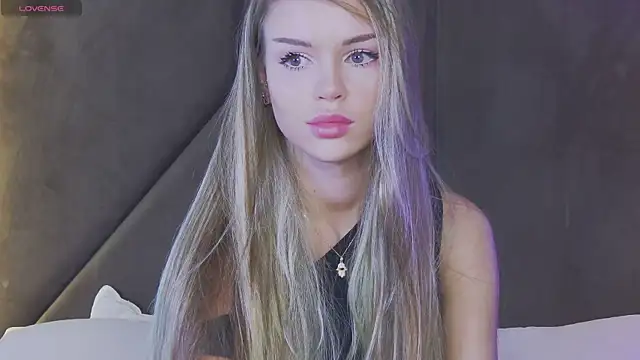 Snapshot of MarilynNova chatting on June 6, 4:50 am MarilynNova online show from June 6, 4:50 am