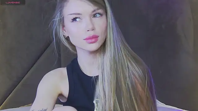 Snapshot of MarilynNova chatting on June 13, 4:10 am MarilynNova online show from June 13, 4:10 am