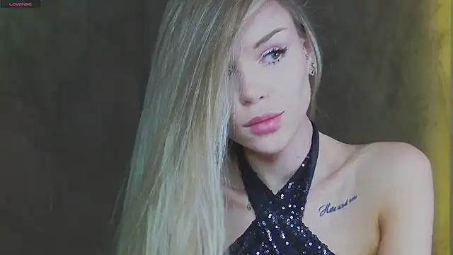 Snapshot of MarilynNova chatting on June 21, 4:04 am MarilynNova online show from June 21, 4:04 am
