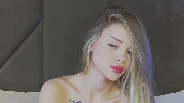 Snapshot of MarilynNova chatting on July 3, 5:25 am MarilynNova online show from July 3, 5:25 am