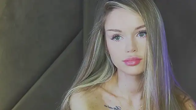 Snapshot of MarilynNova chatting on July 5, 4:52 am MarilynNova online show from July 5, 4:52 am