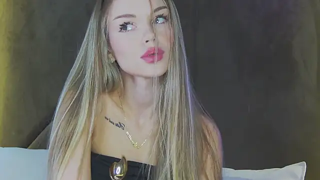 Snapshot of MarilynNova chatting on July 21, 6:38 am MarilynNova online show from July 21, 6:38 am