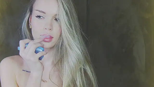 Snapshot of MarilynNova chatting on July 22, 4:15 am MarilynNova online show from July 22, 4:15 am