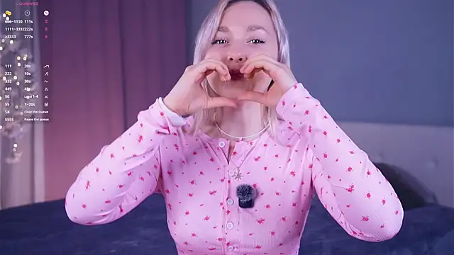 AccaCroyle online show from April 4, 5:21 pm