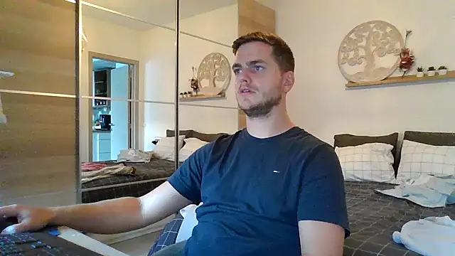 syl01 online show from September 30, 4:45 pm