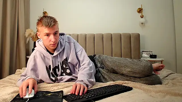Snapshot of MrSexyCum4U chatting on September 14, 7:51 am MrSexyCum4U online show from September 14, 7:51 am