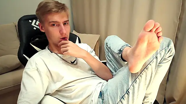 Snapshot of MrSexyCum4U chatting on September 26, 8:46 pm MrSexyCum4U online show from September 26, 8:46 pm
