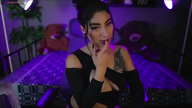 Emma and Issac online show from December 22, 4:53 am