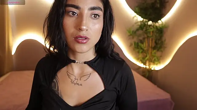 Emma and Issac online show from March 19, 8:35 pm