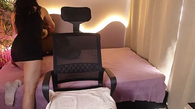 Emma and Issac online show from April 2, 8:17 pm