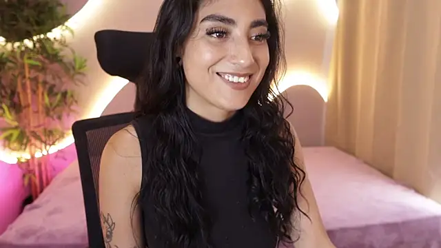 Emma and Issac online show from April 3, 9:02 pm