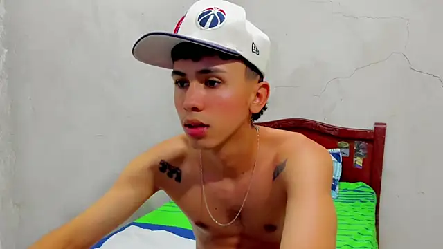 Snapshot of Damien_444 chatting on October 15, 7:19 am Damien 444 online show from October 15, 7:19 am