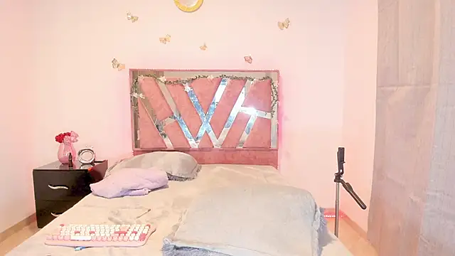 Ella Lenox online show from March 18, 2:26 am