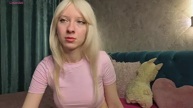 Snapshot of BubugAgaska chatting on October 15, 7:14 pm BubugAgaska online show from October 15, 7:14 pm