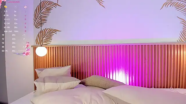 Valleriie  online show from December 18, 2:56 pm