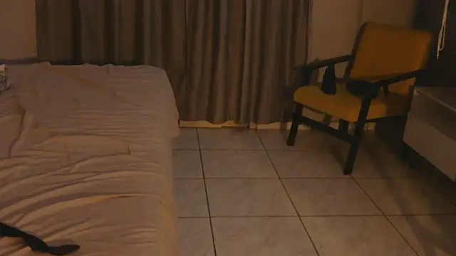 Snapshot of TrisalQuente chatting on February 15, 7:51 am TrisalQuente online show from February 15, 7:51 am