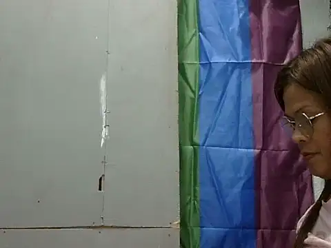 juicycum069 online show from March 1, 10:06 am