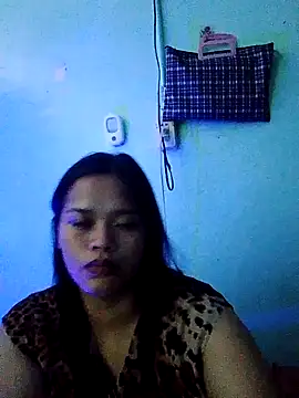 Snapshot of Yummymiciouse_26 chatting on October 26, 4:29 am Yummymiciouse 26 online show from October 26, 4:29 am