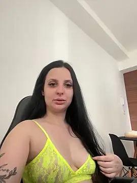 Snapshot of yumi-hot chatting on February 24, 12:03 pm yumi-hot online show from February 24, 12:03 pm