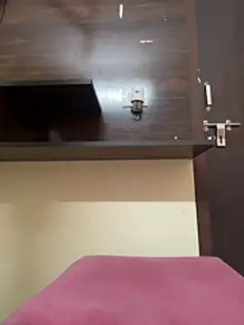 Snapshot of modelnishu chatting on February 3, 2:10 am modelnishu online show from February 3, 2:10 am