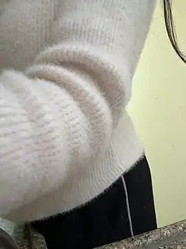 Snapshot of modelnishu chatting on February 4, 12:44 pm modelnishu online show from February 4, 12:44 pm