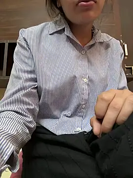 Snapshot of modelnishu chatting on February 6, 1:54 am modelnishu online show from February 6, 1:54 am