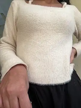 Snapshot of modelnishu chatting on February 9, 2:59 am modelnishu online show from February 9, 2:59 am