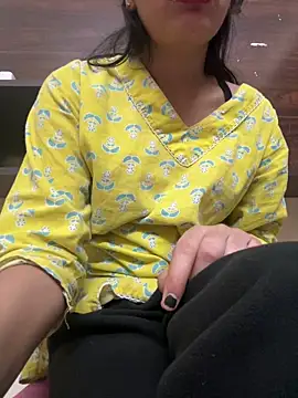 Snapshot of modelnishu chatting on February 10, 1:10 am modelnishu online show from February 10, 1:10 am