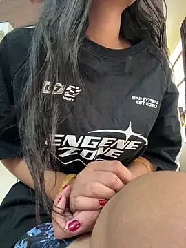 Snapshot of modelnishu chatting on February 27, 3:06 am modelnishu online show from February 27, 3:06 am