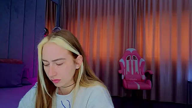 Reina Cummings online show from November 6, 7:20 am