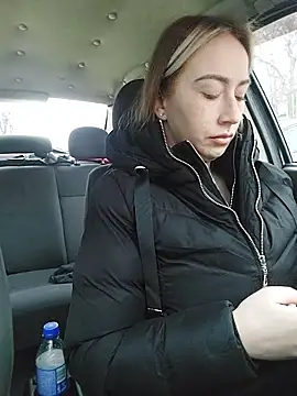 Reina Cummings online show from January 19, 6:06 am