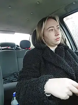 Reina Cummings online show from February 11, 6:18 am