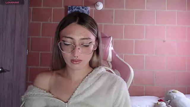 Snapshot of Andrea_camilaaa chatting on September 9, 5:56 pm Andrea camilaaa online show from September 9, 5:56 pm