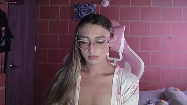 Snapshot of Andrea_camilaaa chatting on October 11, 4:38 pm Andrea camilaaa online show from October 11, 4:38 pm