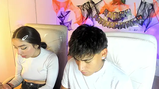 Snapshot of Yiing_and_yang chatting on October 17, 9:17 pm Yiing and yang online show from October 17, 9:17 pm