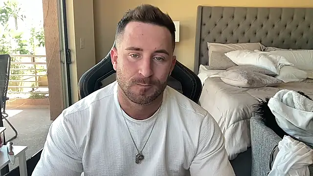 brettmycles28 online show from September 16, 7:59 pm