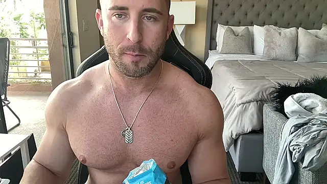 brettmycles28 online show from September 17, 8:43 pm