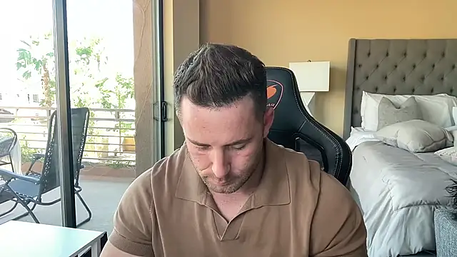 brettmycles28 online show from September 23, 9:18 pm