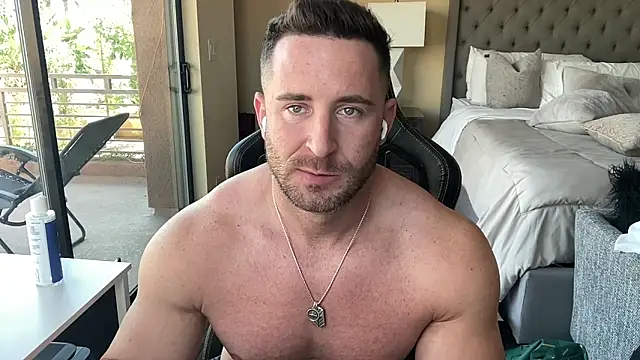 brettmycles28 online show from September 29, 8:57 pm