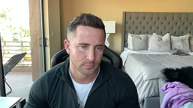 brettmycles28 online show from October 5, 9:56 pm