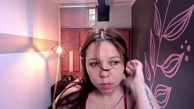 Isa Thompson   online show from October 4, 11:52 am