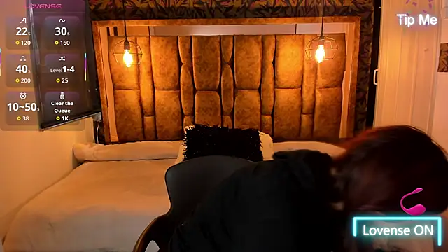 Isa Thompson   online show from October 25, 12:02 pm