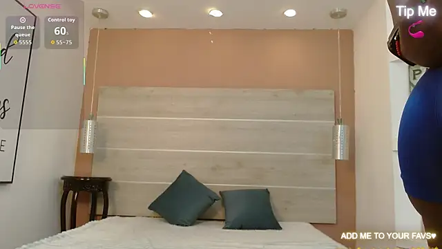Snapshot of AlexandraCambell chatting on April 18, 7:58 pm AlexandraCambell online show from April 18, 7:58 pm