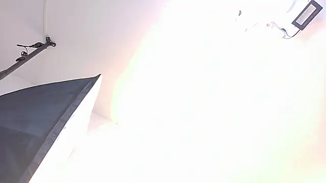 Snapshot of AlexandraCambell chatting on May 17, 7:50 am AlexandraCambell online show from May 17, 7:50 am