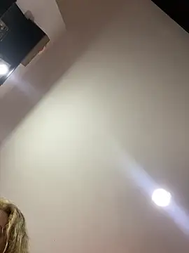 Snapshot of karla-thomsom10 chatting on February 6, 7:17 pm karla-thomsom10 online show from February 6, 7:17 pm