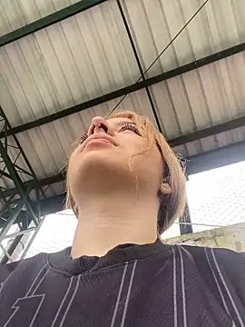 Snapshot of karla-thomsom10 chatting on February 15, 1:31 pm karla-thomsom10 online show from February 15, 1:31 pm