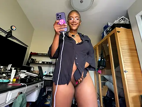 aliasyourfav online show from October 19, 9:04 pm